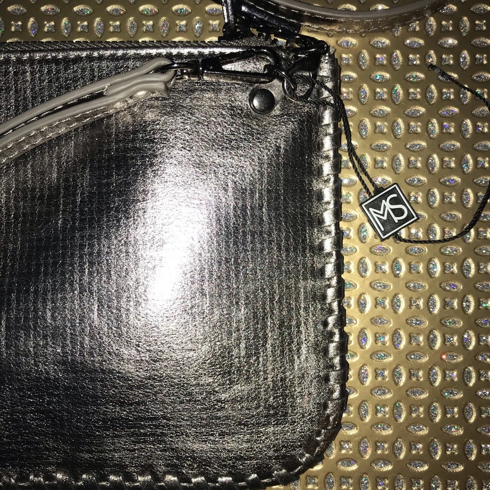 Metallic Wristlet/bag - Picture 2 of 8